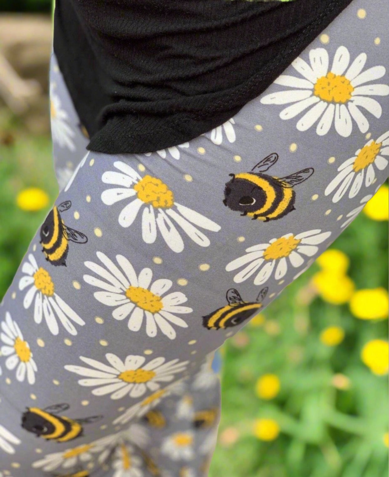 Womens Best Leggings, Spring Daisy Bee Print Leggings: Extra Plus Leggings MomMe and More 