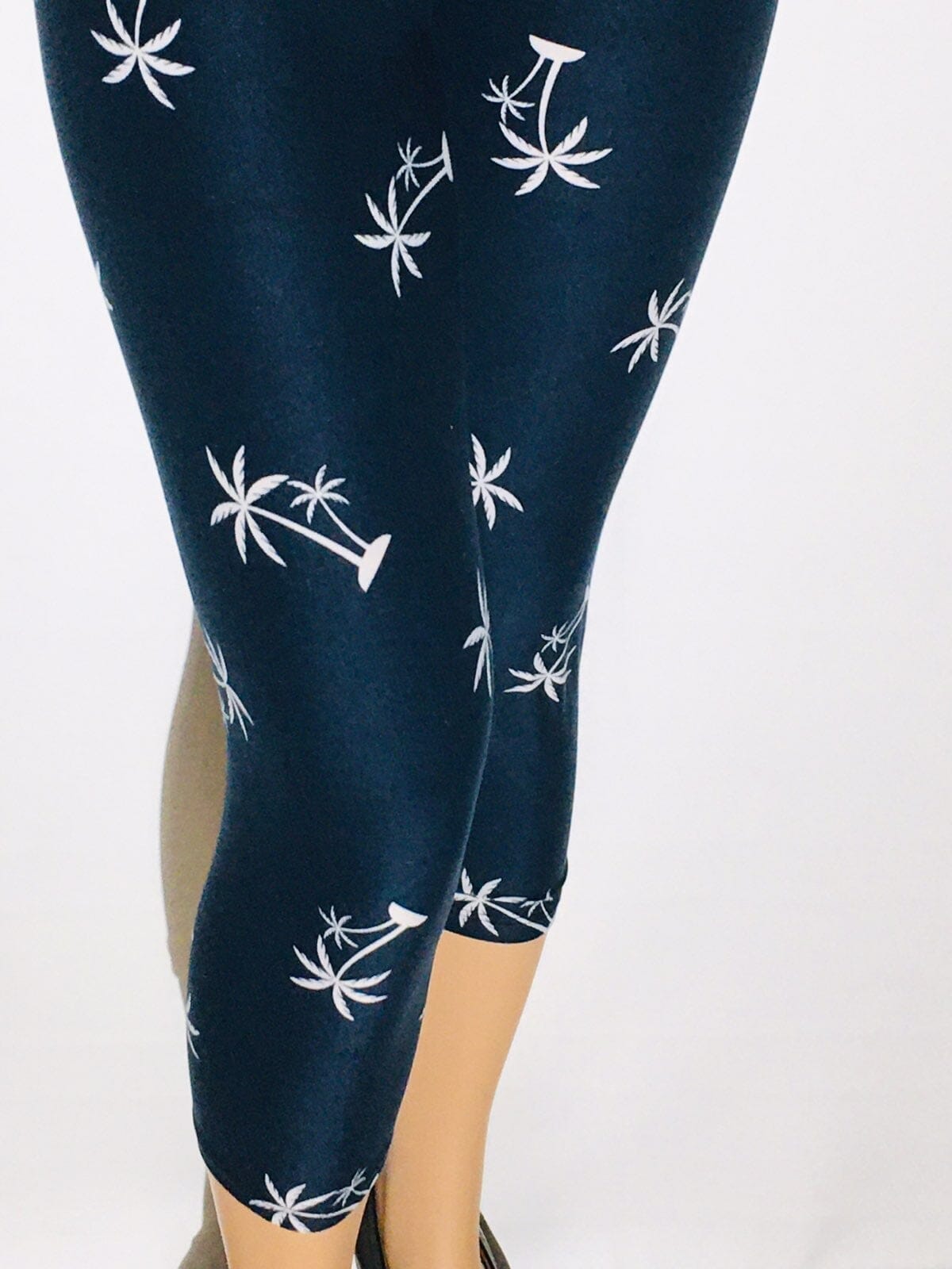 Womens Best Capri Leggings, Navy Blue Palm Tree Printed Capri Leggings Leggings MomMe and More 