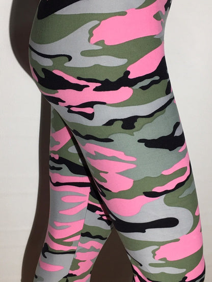 Womens Pink Camouflage Capri Leggings Leggings MomMe and More 