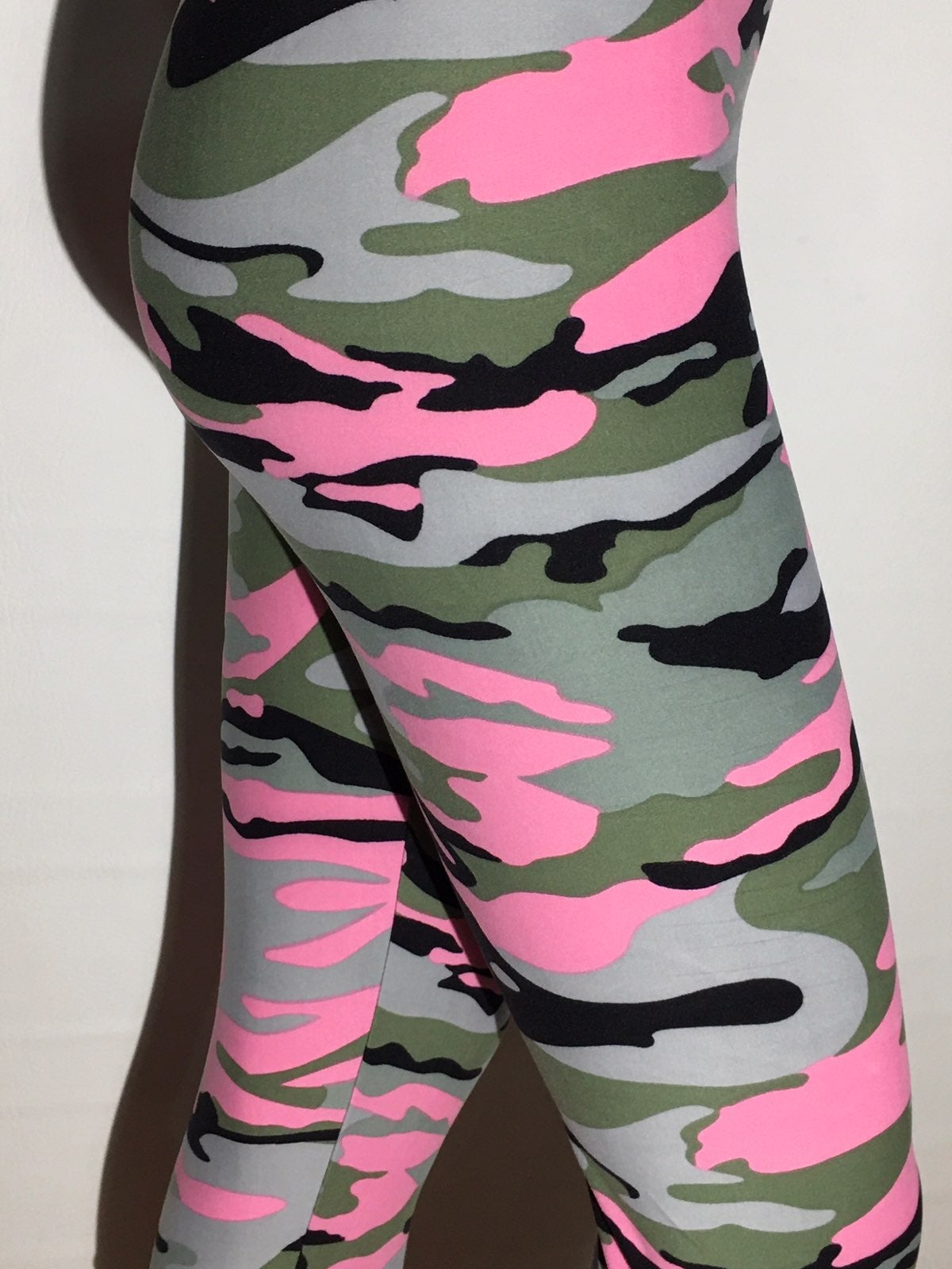 Womens Pink Camouflage Leggings Leggings MomMe and More 